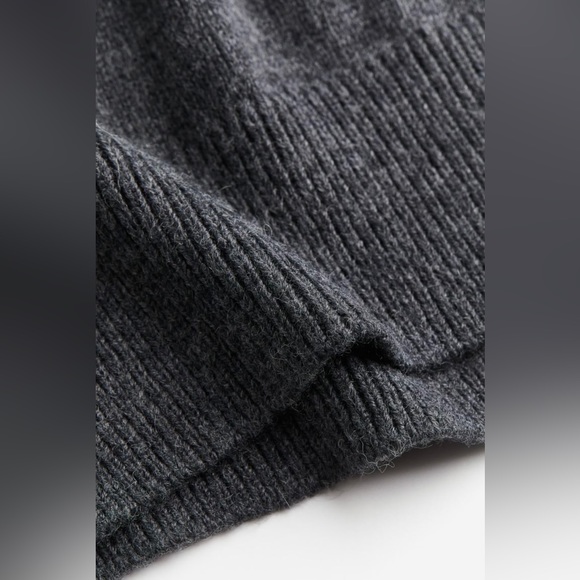 Fine-knit Sweater - Picture 3 of 4